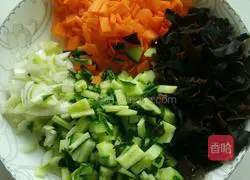 Illustration of how to make fried diced steamed buns with eggs 2