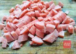 Illustration of how to make ham, sausage and egg fried rice 2