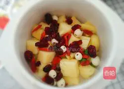 Illustration of how to make colorful pineapple rice 8