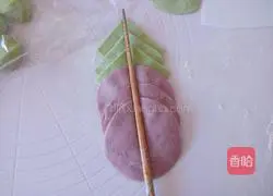 Illustration of how to make rose steamed buns 11