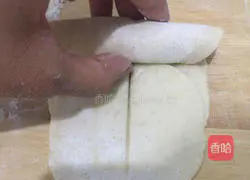 Illustration of how to make wheat germ flower steamed buns 8