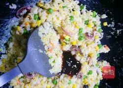 Less oil❤ Separate the golden octopus eggs into fried rice.Illustration 5