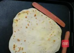 Illustration of how to make crispy egg-filled pancakes 12