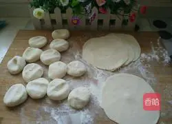 Illustration of how to make Jiaogua Baozi 10