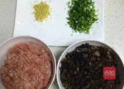 Illustration of how to make fungus dumpling stuffing 2