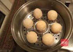 Illustration of how to make pumpkin steamed buns 7