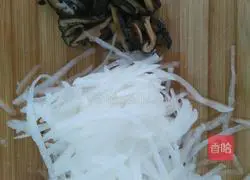 Illustration of how to make shredded white radish egg cake 1