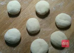 Illustration of how to make dumplings stuffed with chives and chicken 3