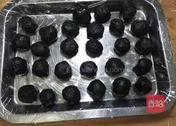 Illustration of how to make Yuhuashi Tangyuan 8