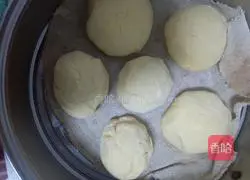 Illustration of how to make pumpkin bean paste steamed buns 14