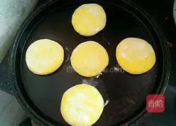 Illustration of how to make yeast pumpkin cake 14