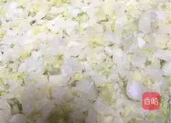 Illustration of how to make dumpling stuffing 3