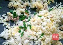 Illustration of how to make minced meat and egg fried rice 10