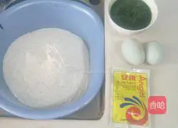 Illustration of how to make steamed buns (steamed buns stuffed with pickled cabbage, meat and spinach juice) 1