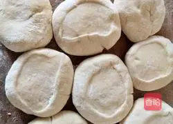 Illustration of how to make brown sugar and sesame cakes 5