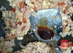 Illustration of how to make mushroom and egg fried rice 9