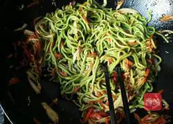 Green Fried Noodles Recipe Illustration 16