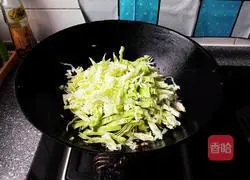 Illustration of how to make four fresh fried pancakes at home 5