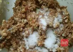 Illustration of how to make mushroom and pork stuffed buns 5