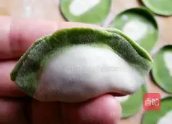 Illustration of how to make cabbage (Baicai) dumplings 16