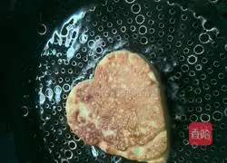 Breakfast~~Illustration of how to make love banana egg pancake 8