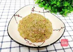 Illustration of how to make ravioli stuffing with minced meat and artemisia 8