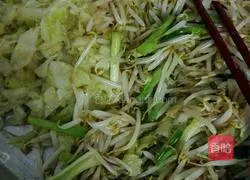 Illustration of how to make cabbage pancakes 5