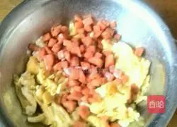 Homemade Yangzhou Illustration of how to make fried rice 9