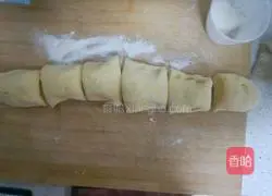 Illustration of how to make pumpkin bean paste steamed buns 10