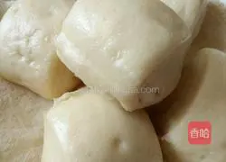 Illustration of how to make milk-flavored steamed buns with knife 7