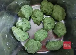 Illustration of how to make sweet potato leaf cake 9