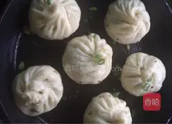 Illustration of how to make stuffed steamed stuffed buns with soy sauce 7