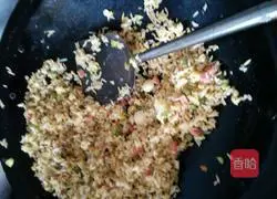 Illustration of how to make bacon, potato and egg fried rice (no obvious egg pieces) 7