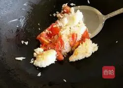 Illustration of how to make tomato and egg fried rice 2