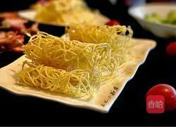 Illustration of how to make egg pancake rolls 12