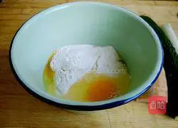 Illustration of how to make egg burrito 3