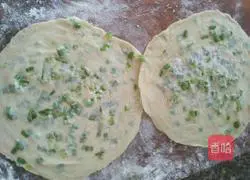 Illustration of how to make scallion pancake 4