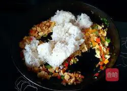 Illustration of how to make colorful pepper fried rice 9