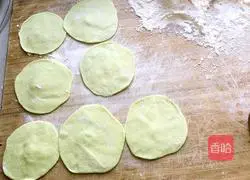 Illustration of how to make green bean dumplings 8