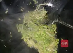 Illustration of how to make cabbage and egg fried rice 5