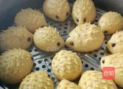 Illustration of how to make pumpkin and hedgehog steamed buns 18
