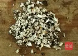 Illustration of how to make zucchini and mushroom pancakes 2