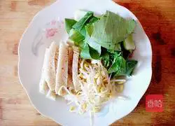 Illustration of how to mix bean sprouts with gluten 1