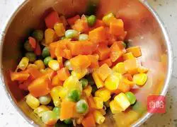 Nanyang Pineapple Boat Fried Rice Recipe Illustration 3