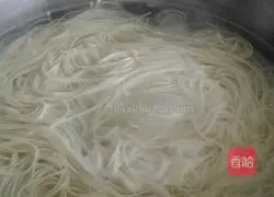 Illustration of how to make scallion oil noodles 6