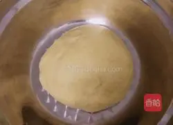 Illustration of how to make corn buns 8