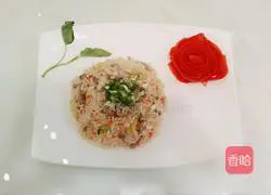 Illustration of how to make tomato, egg and shredded pork fried rice 3