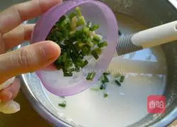 Illustration of how to make scallion pancakes 6