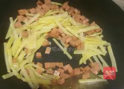 Illustration of how to make ham and egg fried rice 3