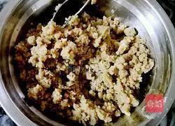 Illustration of making homemade cucumber-flavored glutinous rice balls 8